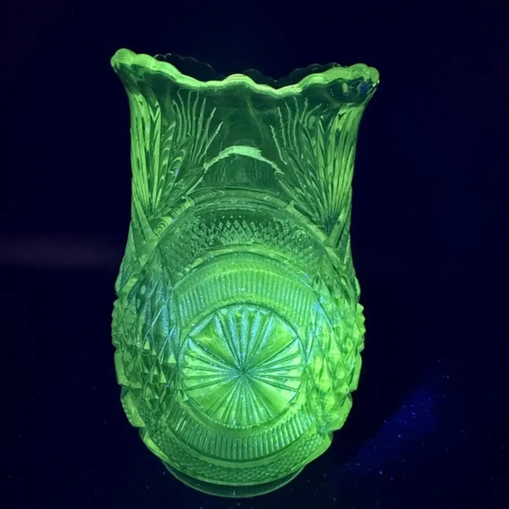 Bryce Higbee co Manganese Glass Vase Scalloped EAPG Glows Green 365nm UV Banquet
